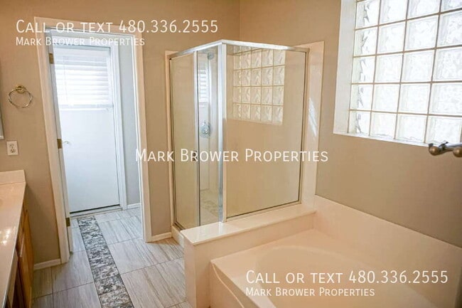 Building Photo - 2623 E Detroit Pl