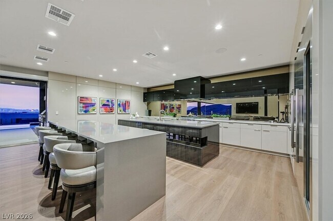 Building Photo - 807 Magnum Cliff Ct