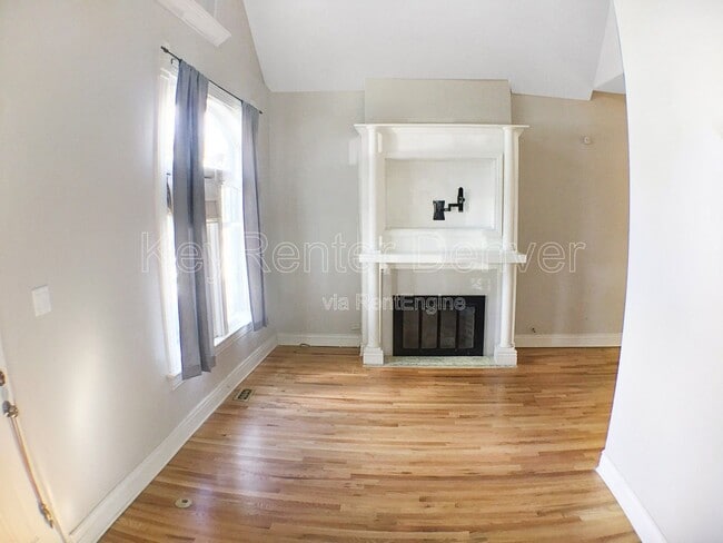 Building Photo - 1032 E 24th Ave