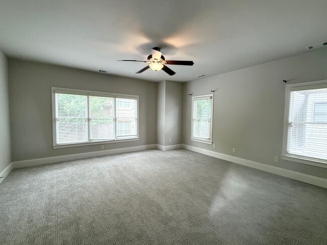 Building Photo - 2041 Mendenhall Cir