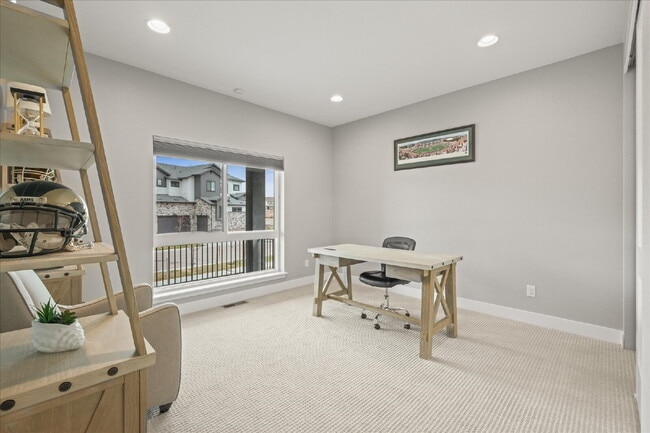Building Photo - $7,495.00, Stunning 6 bed, 5 bath Ranch-St...