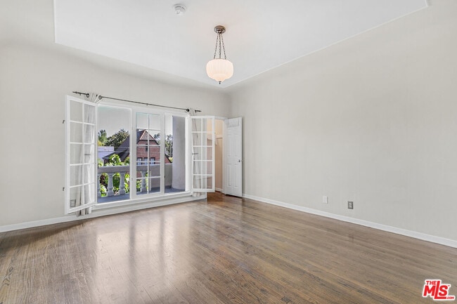 Building Photo - 6053 Scenic Ave