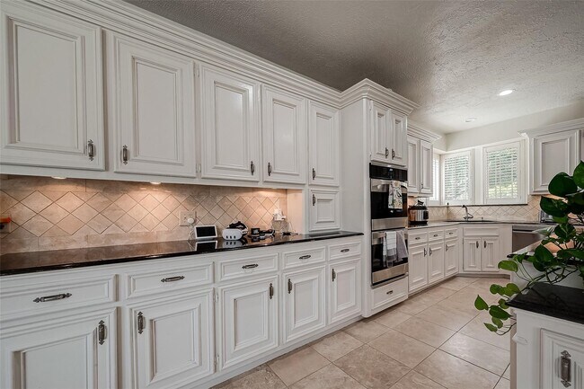 Building Photo - 17102 Misty Creek Dr