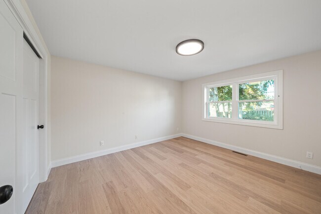 Building Photo - 1018 Bonnie Brae Ln