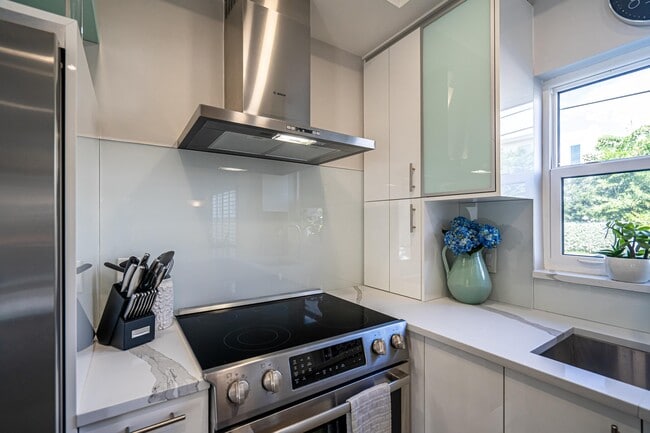 Building Photo - 100 Venetian Dr