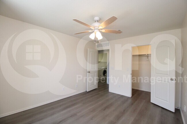 Building Photo - 16401 W Latham St