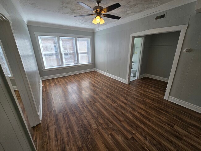 Building Photo - 4751 N Monticello Ave