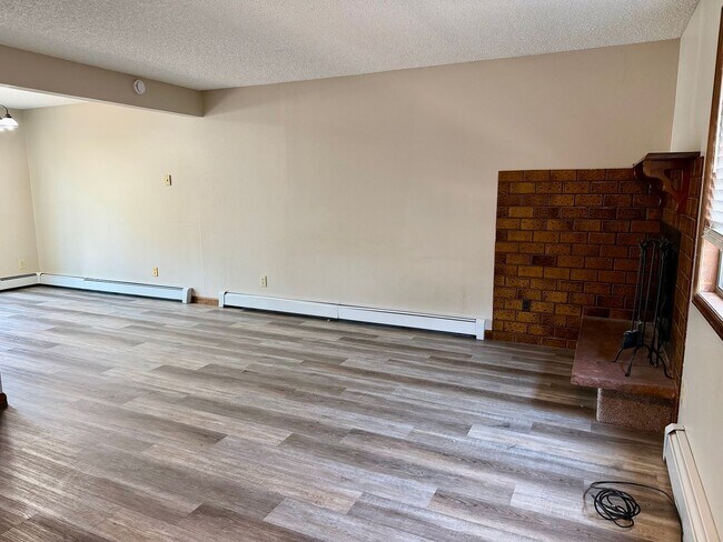 Building Photo - 1624 Azalea Dr