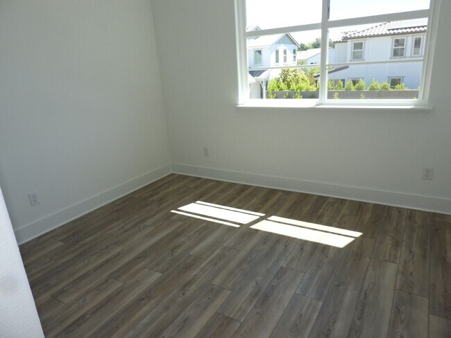 Building Photo - Beautiful Smart Home in Granite Bay  With Solar!!