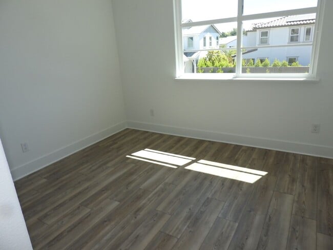 Building Photo - Brand New Smart Home in Granite Bay Beauty With Solar!!