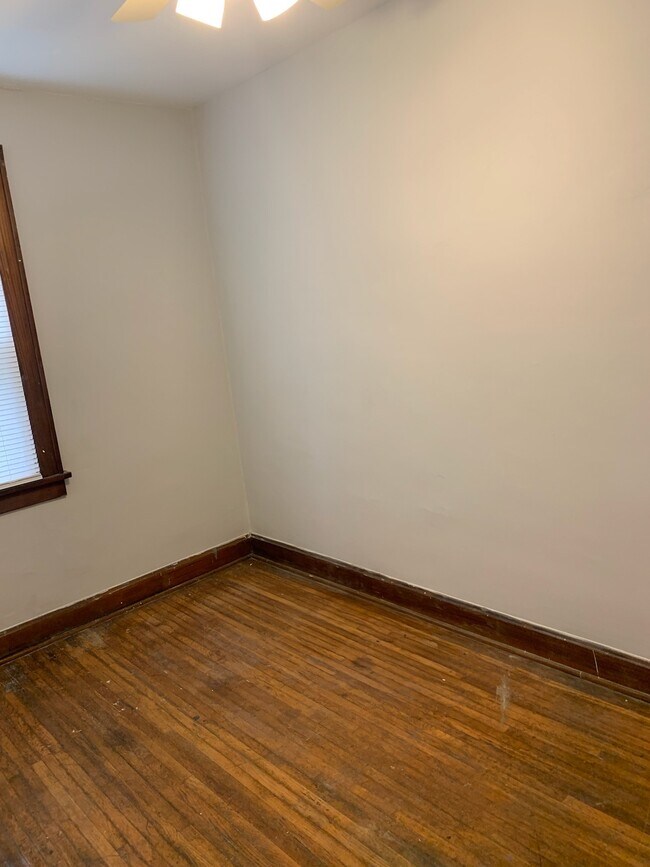Building Photo - 811 Thurman Ave