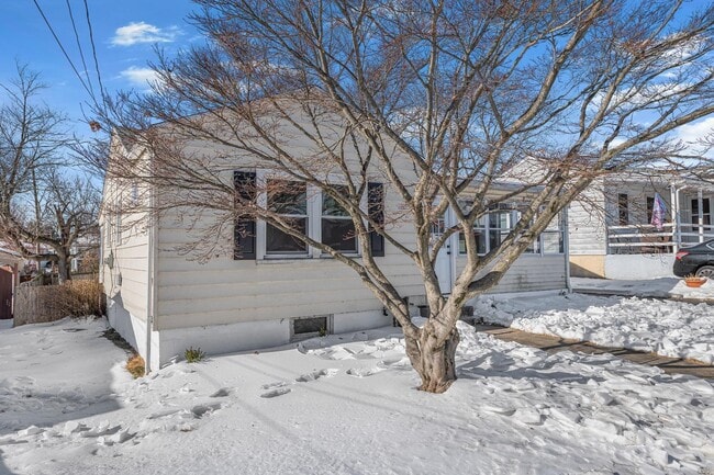 Building Photo - 4924 Greenwood St