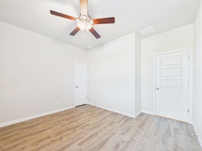 Building Photo - 2505 Meyer Cv