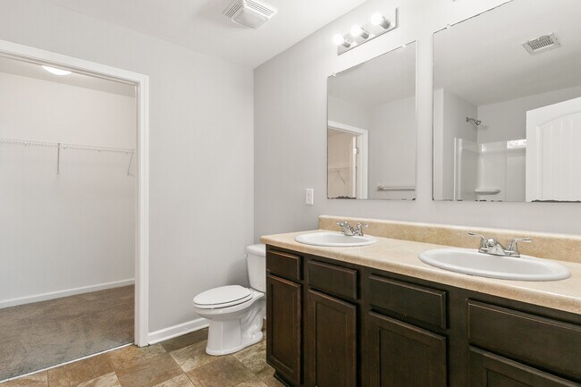 Building Photo - 16411 Waterbury Ln