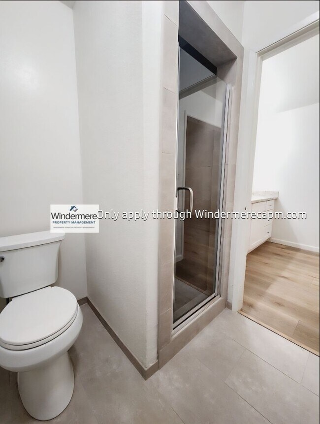 Building Photo - Gorgeous Halfplex in the heart of Carmichael! Available Now!