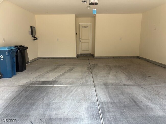 Building Photo - 3712 Celesta Vis Ave
