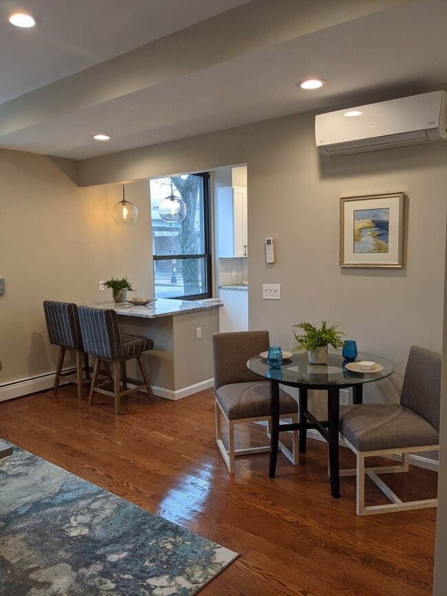 Building Photo - Kenmore Square recently renovated x-large 1 bedroom with parking for June 1!