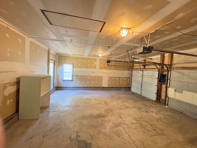 Building Photo - 3 Bedroom, 2 Bathroom House in Winston-Salem!