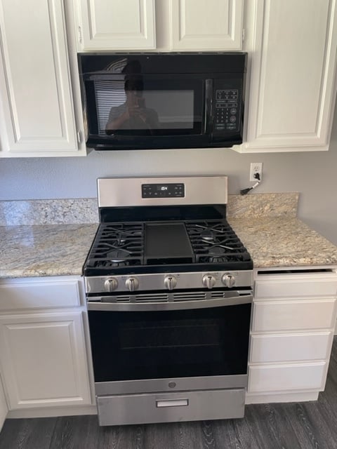 Building Photo - 6250 Sunny Meadow Ln