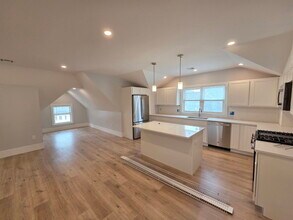 Building Photo - 28 Brooks St