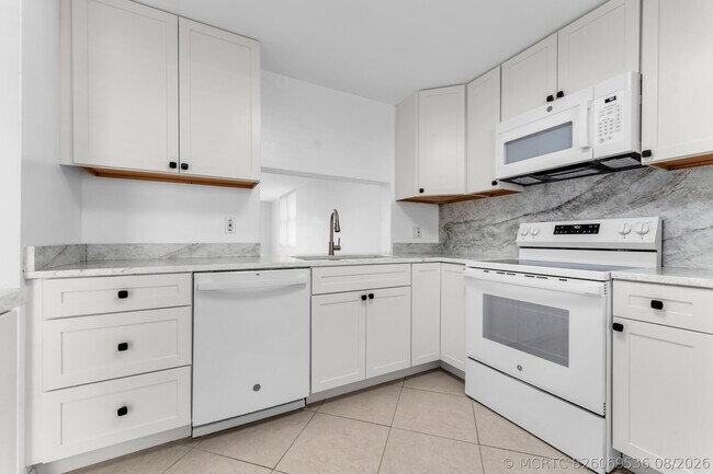 Building Photo - 931 Gardenia Dr