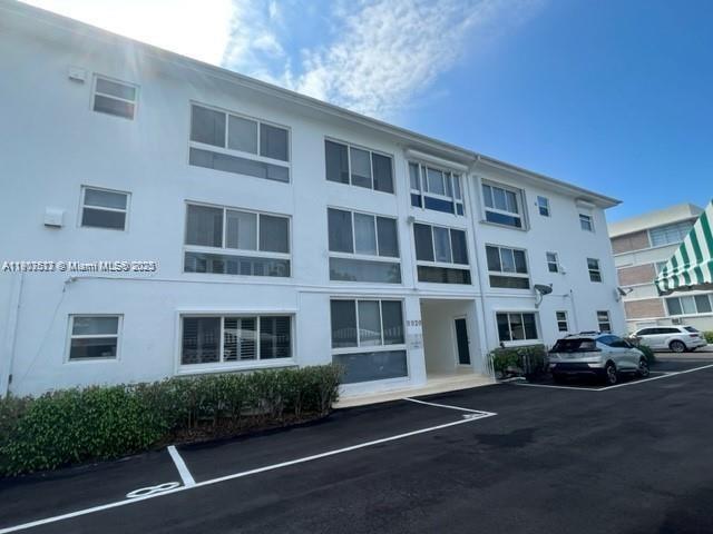 Building Photo - 9920 Collins Ave