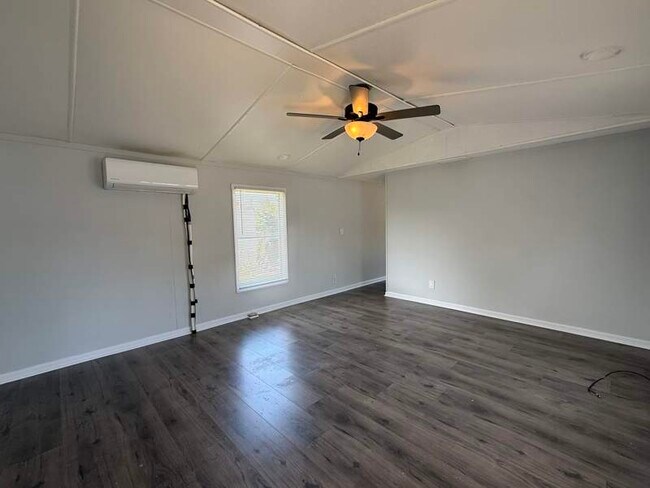 Building Photo - 107 Gouge Dr