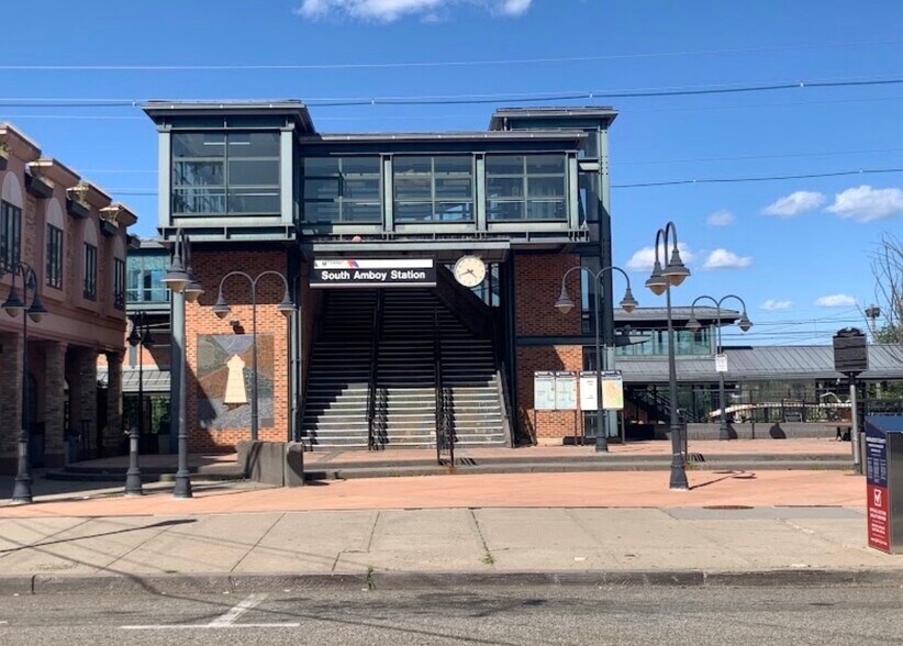 Building Photo - 410 Highland St