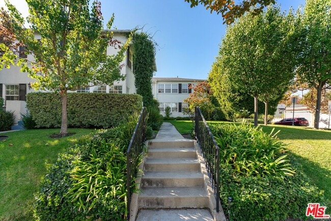 Primary Photo - 1701 Stearns Dr