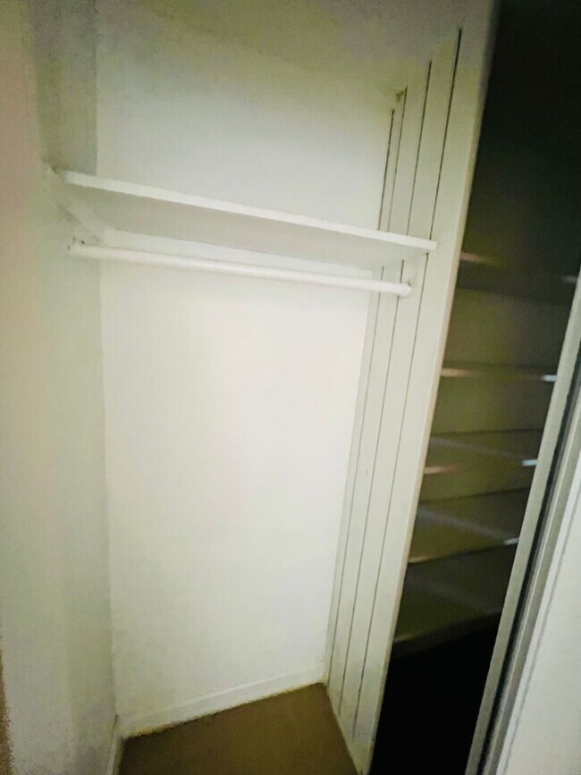 Building Photo - 411