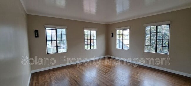 Building Photo - 290 E B St