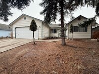 Building Photo - 3 Bed/2 Bath Single Level Home with Fenced Backyard