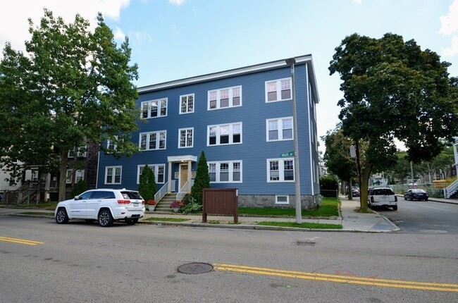 Building Photo - 103 Welles Ave