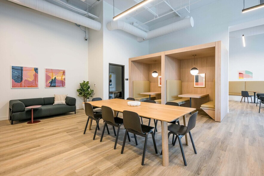 Building Photo - 853 W Blackhawk St