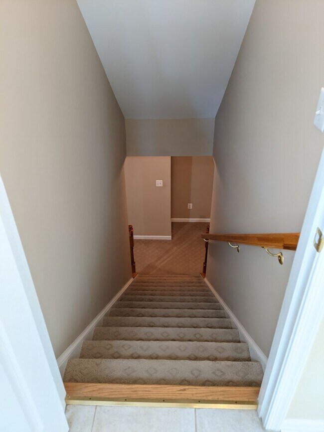 Building Photo - 403 McClellan Dr