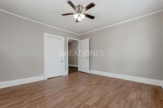 Building Photo - 906 Rosedale Arch