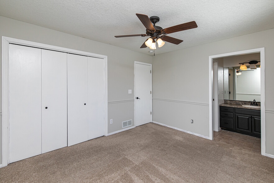 Master - 1101 SE Chaparal Dr