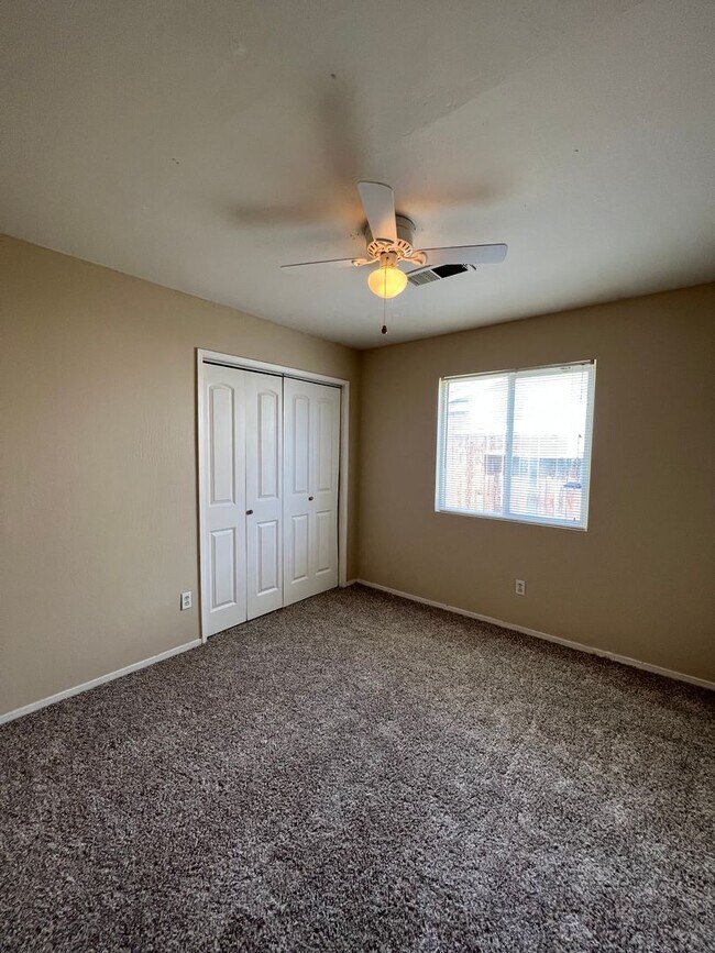 Building Photo - 6204 Straub Ln