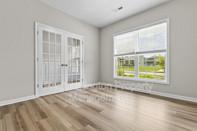 Building Photo - 220 Little Leaf Dr