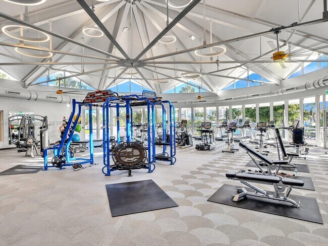 Building Photo - 2500 Parkview Dr