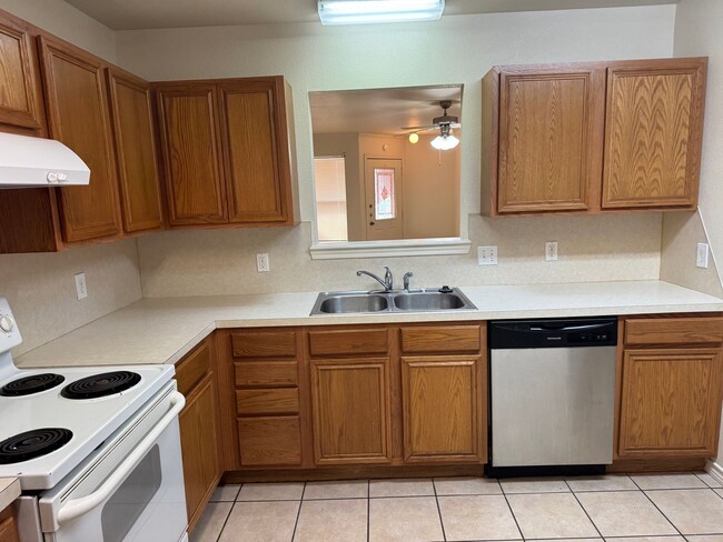 Building Photo - 606 N Bangor Ave