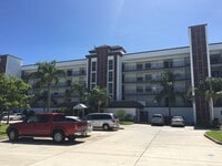 Building Photo - Rock Point D-304