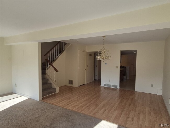 Building Photo - 489 Summerhaven Dr N