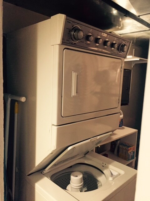Stack washer and dryer - 486 E Aspen Meadows Ct