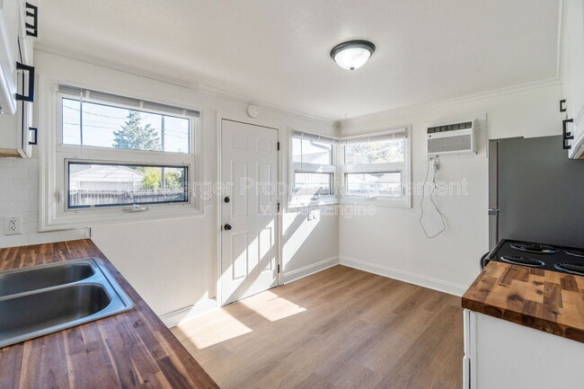 Building Photo - 4614 N Whitehouse St