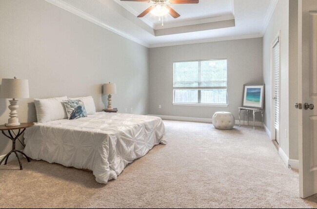 Building Photo - 32 Sonata St