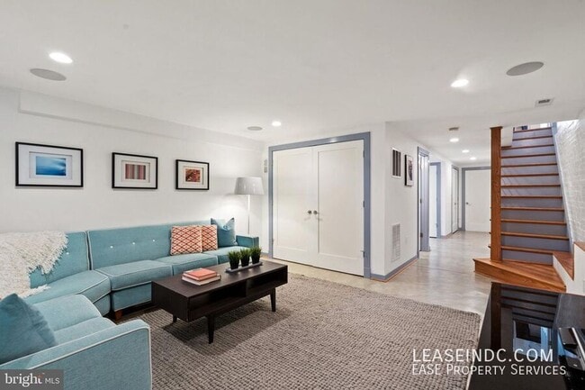 Building Photo - 260 15th St SE