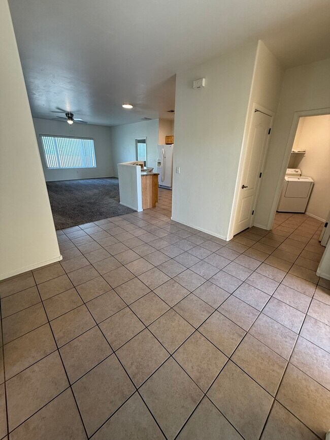 Building Photo - House For Rent