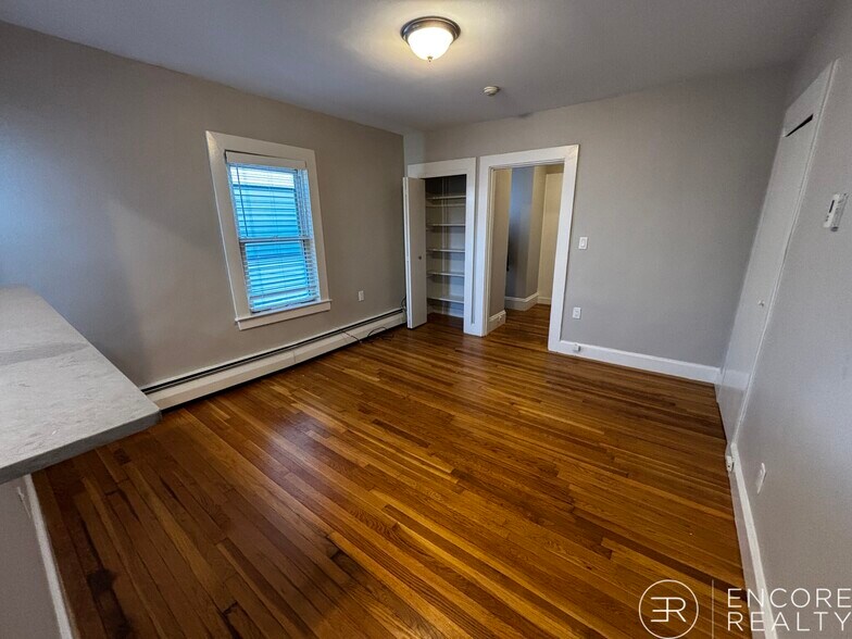 Building Photo - 222 Banks St