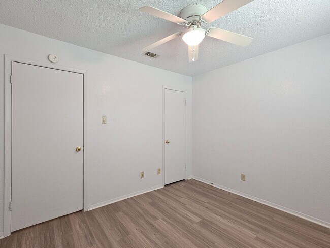 Building Photo - 2209 Dickens Dr